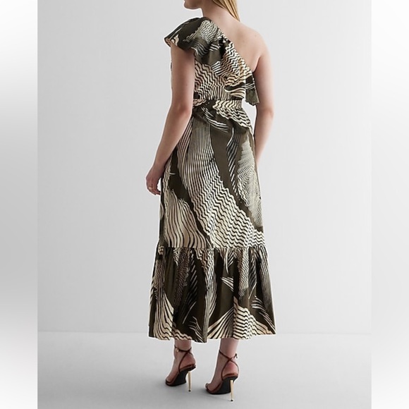 One Shoulder Ruffle Maxi - Picture 2 of 6